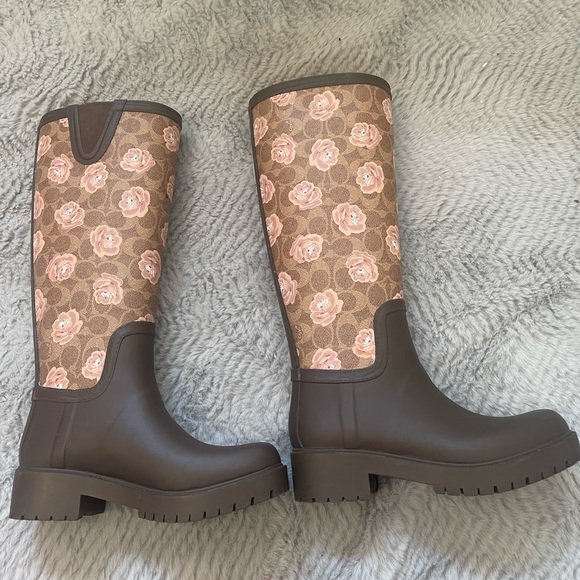 Coach Rainboot With Signature Floral Print - Picture 6 of 6